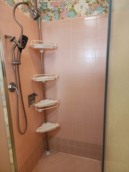 Very good water pressure in shower. - 317 W Banbury Dr