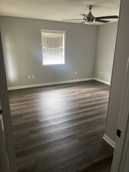 Building Photo - 55075 US-51