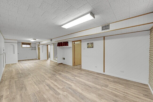 Building Photo - $2,870.00 - HALF OFF First Months' Rent - 3 Bedrooms, 2 Bathrooms Single Family Home in Arvada wi...