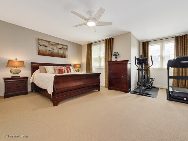 Building Photo - Rarely available single family home for rent in the Southport Corridor!