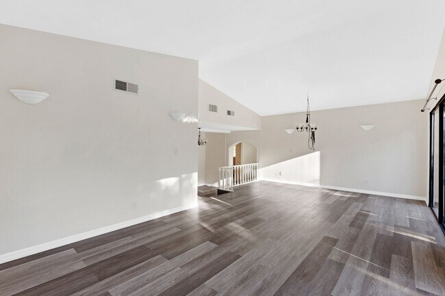 Building Photo - Gorgeous 4-Bedroom Pool Home South of the ...