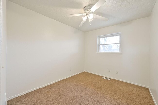 Building Photo - 421 Meadow Lake Dr