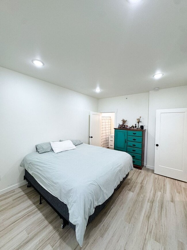 Building Photo - Beautiful Condo For Rent In Rexburg!