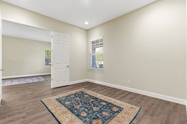 Building Photo - BEAUTIFULLY MAINTAINED SINGLE STORY HOME IN GREAT BRENTWOOD LOCATION!