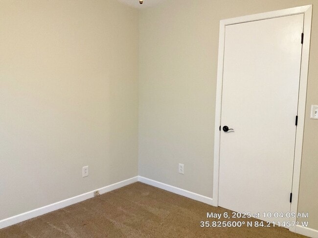 Building Photo - ** ~~ Beautiful 3 bedroom 2 bath house in ...