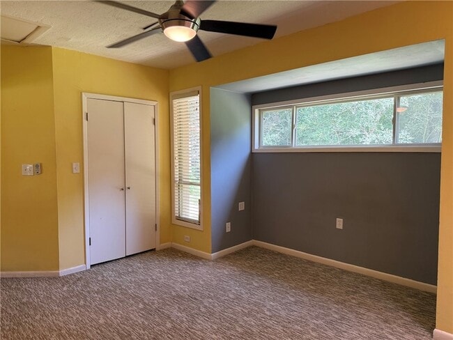 Building Photo - 6015 Los Robles Dr