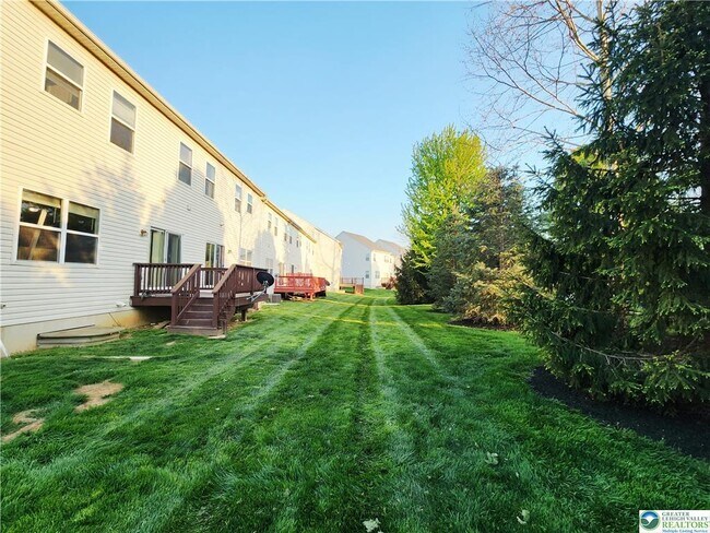 Building Photo - 937 King Way