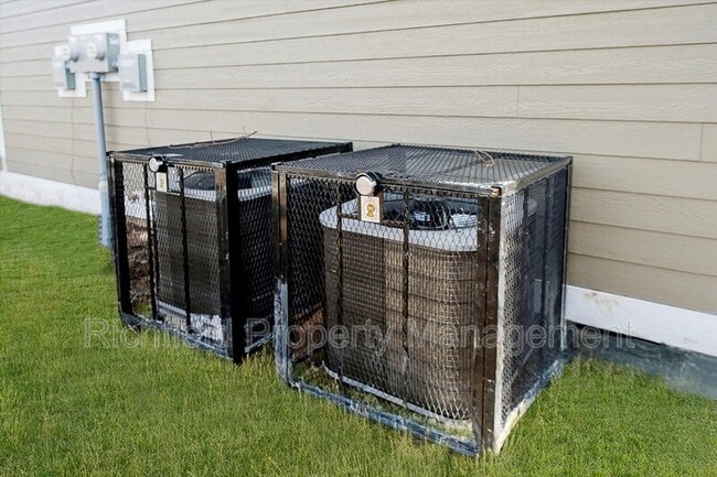 Building Photo - 2757 Columbia Ave