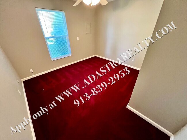 Building Photo - Beautiful 4 Bed Townhome in Gardner-Coming...