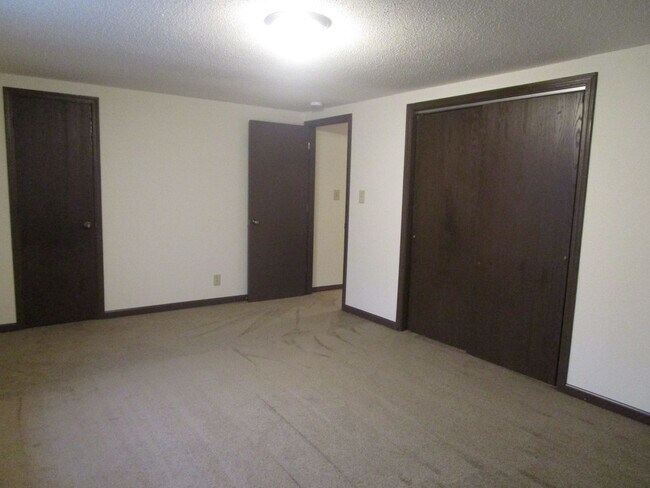 Building Photo - Remarkable Two Bedroom Town-Home with Fenced Yard - Available August 14th!!!