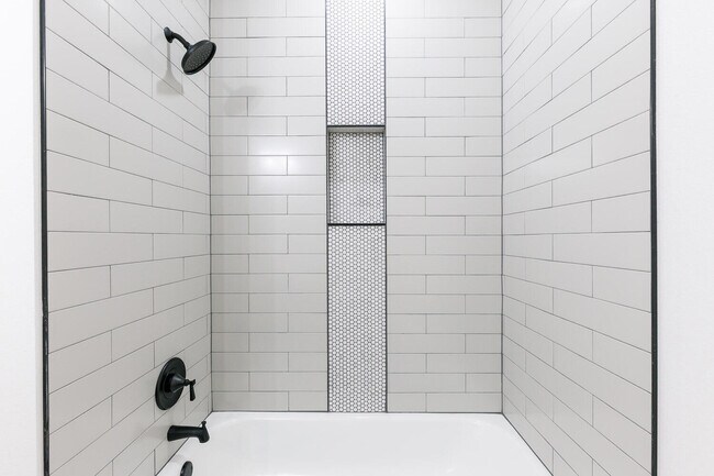 Building Photo - 1704 Elkhart Ave