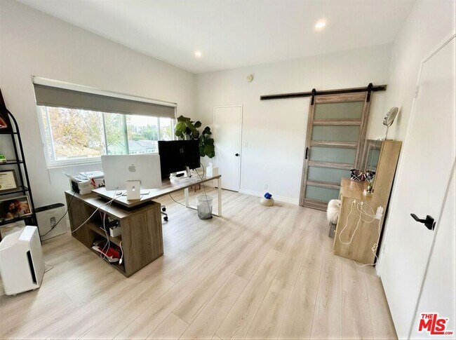 Building Photo - 5139 Balboa Blvd