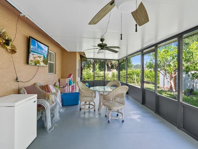 Building Photo - 7402 Coquina Ave