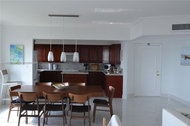 Building Photo - 3850 Galt Ocean Dr