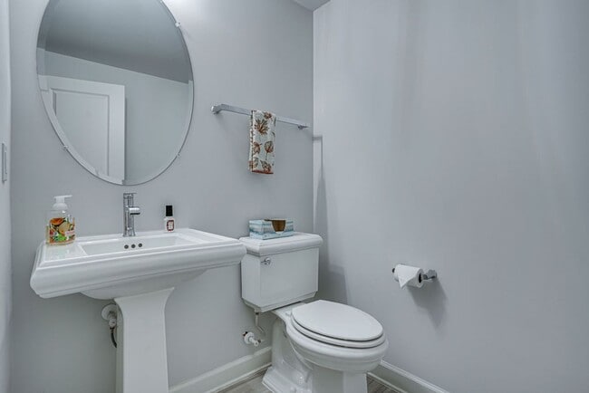 Building Photo - Luxury Townhome with Stunning Views and Prime Location For Sale or For Rent near National Harbor
