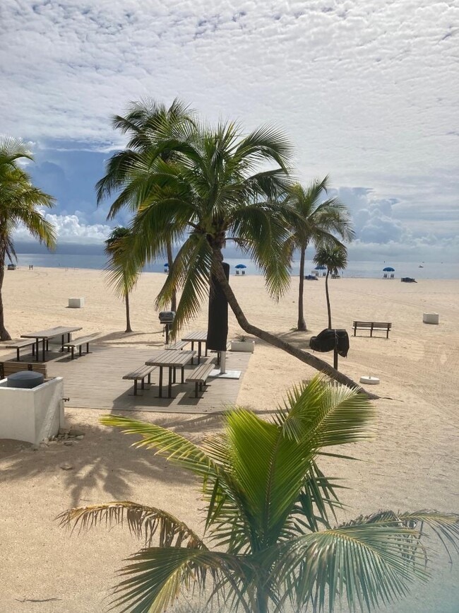 Building Photo - 2100 S Ocean Ln