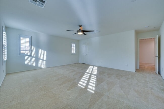 Building Photo - Green Valley!! Gated!! 4 Bedrooms!! Bed & Bath Downstairs!!  TANKLESS WATER HEATER!!! Covered pat...