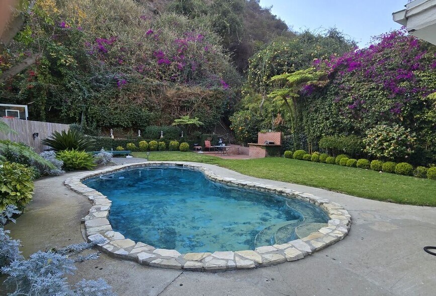 Building Photo - 1481 Benedict Canyon Dr