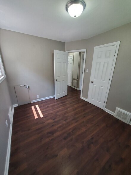 Building Photo - 5040 N 28th St