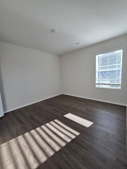 Building Photo - 1406 E Piedmont Ct