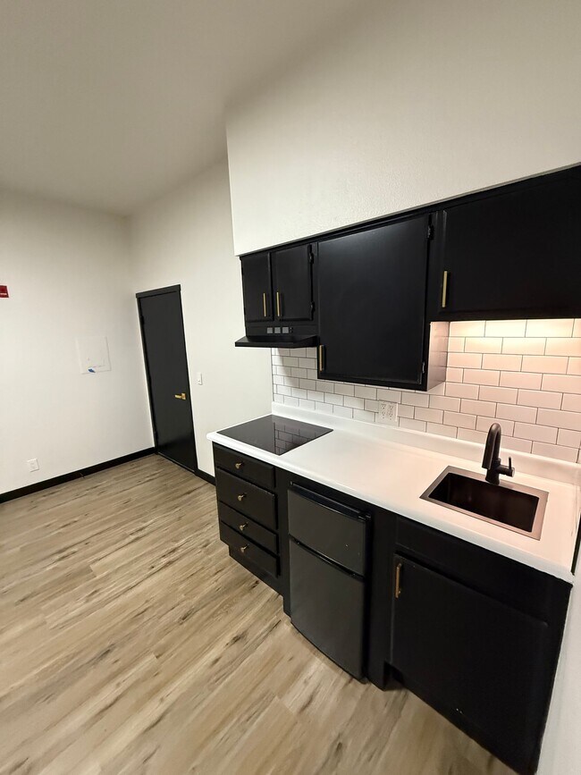 Building Photo - Belmont Flats