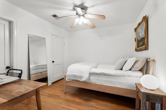 Building Photo - 3007 E 18th St