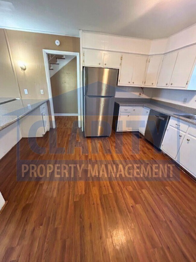 Building Photo - Large, four bedroom home in Chattanooga!