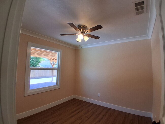Building Photo - 340 N Santa Rosa Ave