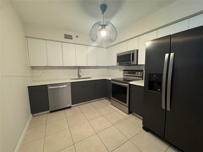 Building Photo - 3530 Mystic Pointe Dr