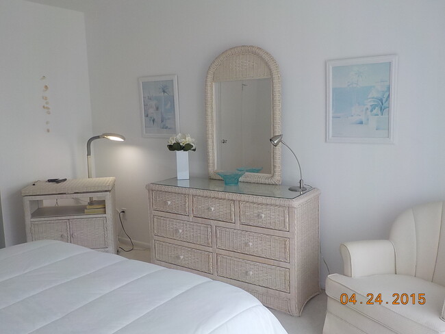 Building Photo - 100 The Esplanade S