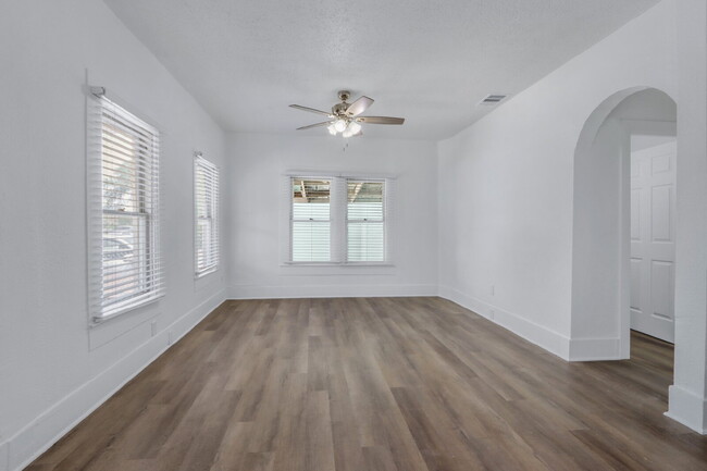Building Photo - "Charming 3-Bedroom Sanctuary on Buckingha...