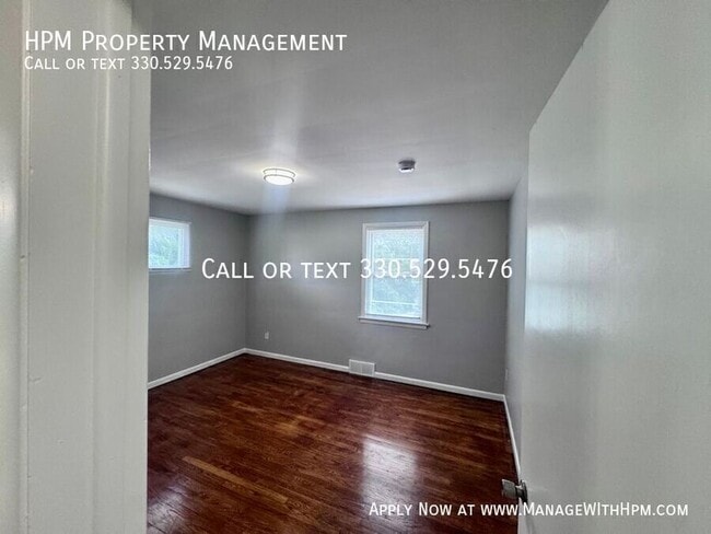 Building Photo - 885 S Green Rd