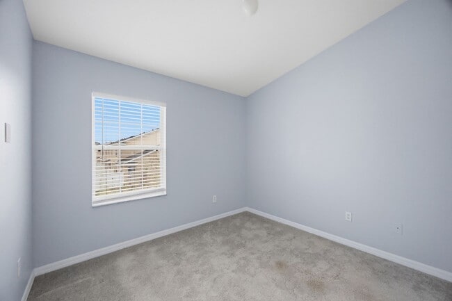 Building Photo - Villages of Bloomingdale