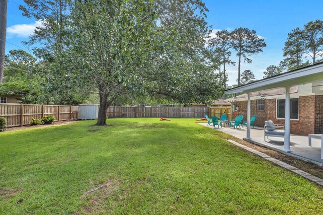 Building Photo - 402 Symons St