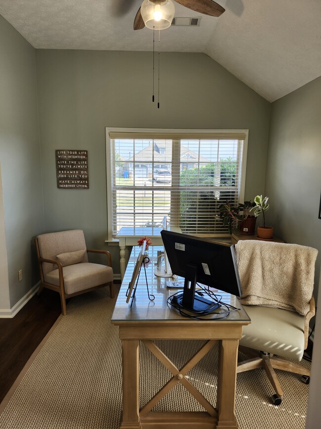 Building Photo - 2018 Chancellor Ridge Rd