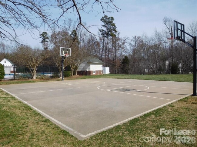 Building Photo - 17905 Delmas Dr