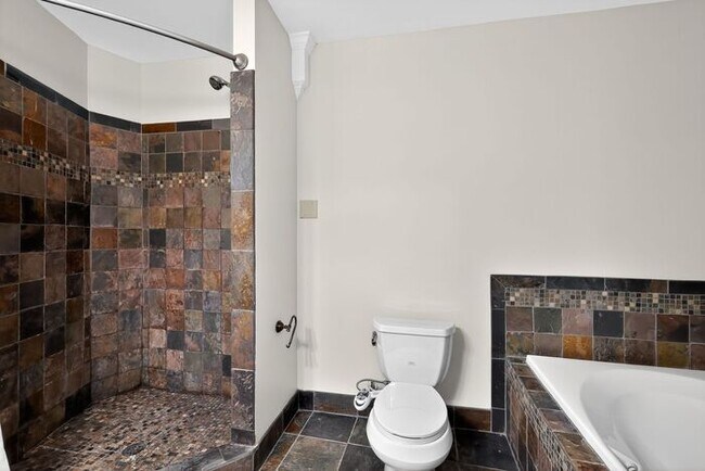 Building Photo - 2225 Pinefield Way