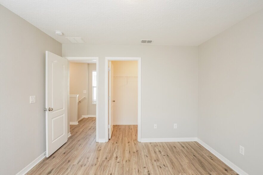 Building Photo - 6842 Little Blue Ln