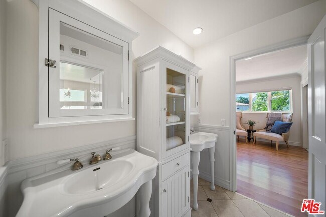 Building Photo - 24409 Voltara Ct