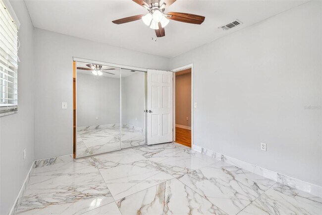 Building Photo - 1302 Brandonwood Dr