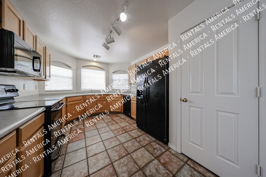 Building Photo - 3884 E Douglas Loop