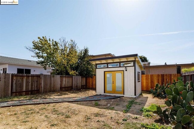 Building Photo - 106 Chanslor Ave