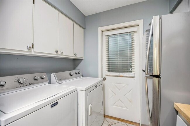 Building Photo - 1000 Sea Island Rd