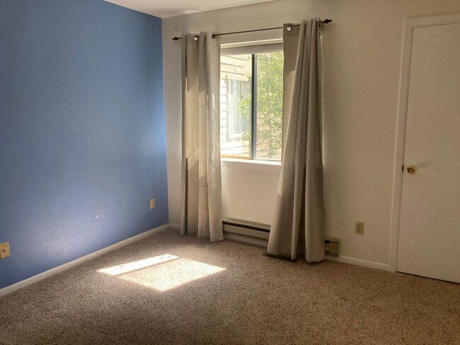 Building Photo - Charming 2 bed 2 bath condo near Fort Lewi...