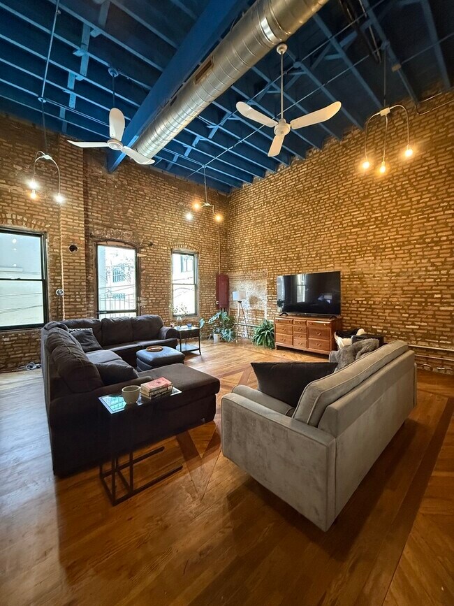 Building Photo - 1111 W Randolph St