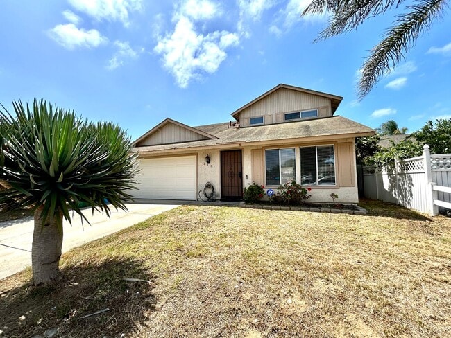 Building Photo - 5 Bed, 2 Bath in Otay Mesa!