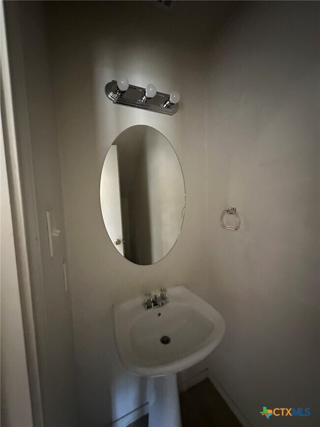 Building Photo - 1620 Inca Dr