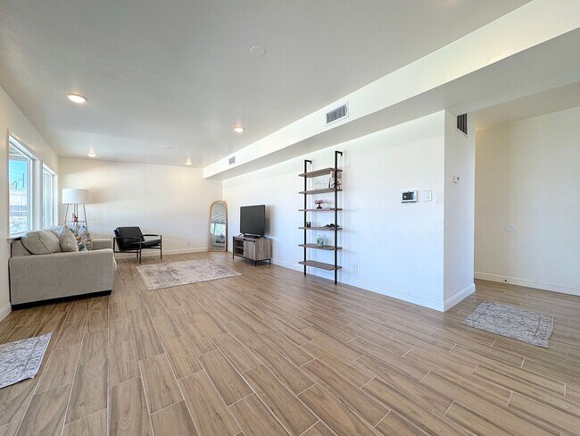 Building Photo - Northeast El Paso 4 Bed Refrig A/C!