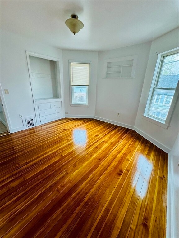 Building Photo - 11 Colonial Ave