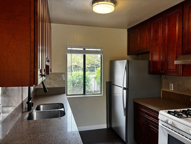 Building Photo - 101 Avenida Las Brisas
